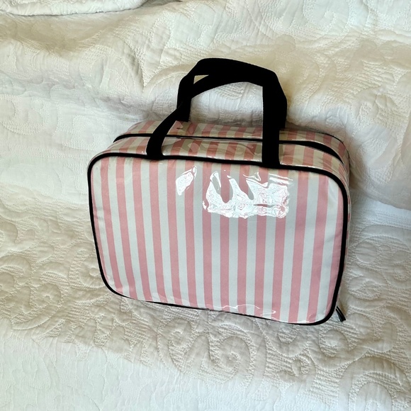 Victoria’s Secret toiletry bag -NWT - Picture 6 of 16